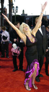 Smith arrives for the 32nd annual American Music Awards in Los Angeles in 2004. Photo: CHRIS PIZZELLO, Associated Press
