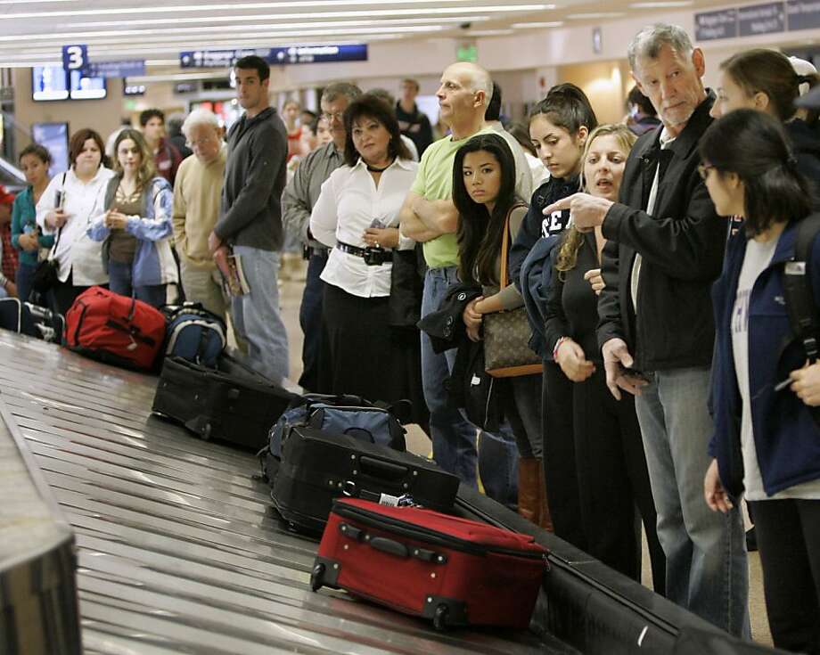Airlines get lift in passengers, baggage fees - SFGate