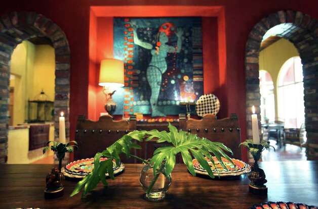 The dining room in the home of Suzi and Dennis Strauch, near Pipe Creek, has a quilted piece of fabric art on one wall. Photo: BOB OWEN, San Antonio Express-News / © 2012 San Antonio Express-News
