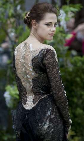Kristen Stewart Ugly on Actress Kristen Stewart Poses For The Media At The World Premiere Of