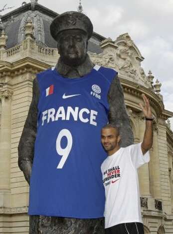 Tony Parker of the French National baseball team poses next to the Winston Churchill statue, dressed with the national shirt, to mark the upcoming Summer Olympic games in London, in Paris, Monday, Sept. 19, 2011. France silver medalist, lost against Spain in the EuroBasket European Basketball Championship final in Kaunas, Lithuania, Sunday Sept. 18, 2011. (Michel Euler / Associated Press) / SA