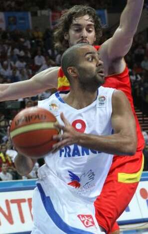 Tony Parker, front, of France is challenged by Pau Gasol, back, from Spain during the EuroBasket 2009, European Basketball Championships quarter-final match between France and Spain in Katowice, Poland, Thursday, Sept. 17, 2009. (Czarek Sokolowski / Associated Press) / SA