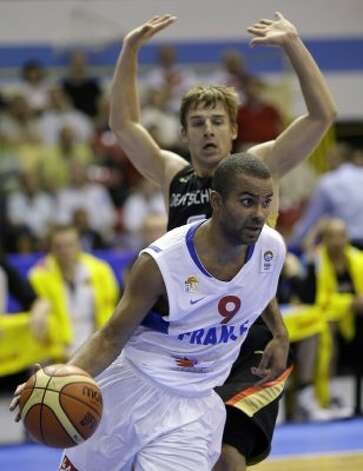 France's Tony Parker, front, is challenged by Germany's Heiko Schaffartzik during their EuroBasket 2009, European Basketball Championships group B match in Gdansk, northern Poland, Monday Sept. 7, 2009. (Darko Vojinovic / Associated Press) / SA
