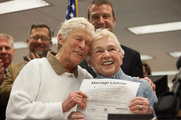 Same-sex couples line up for licenses - SFGate