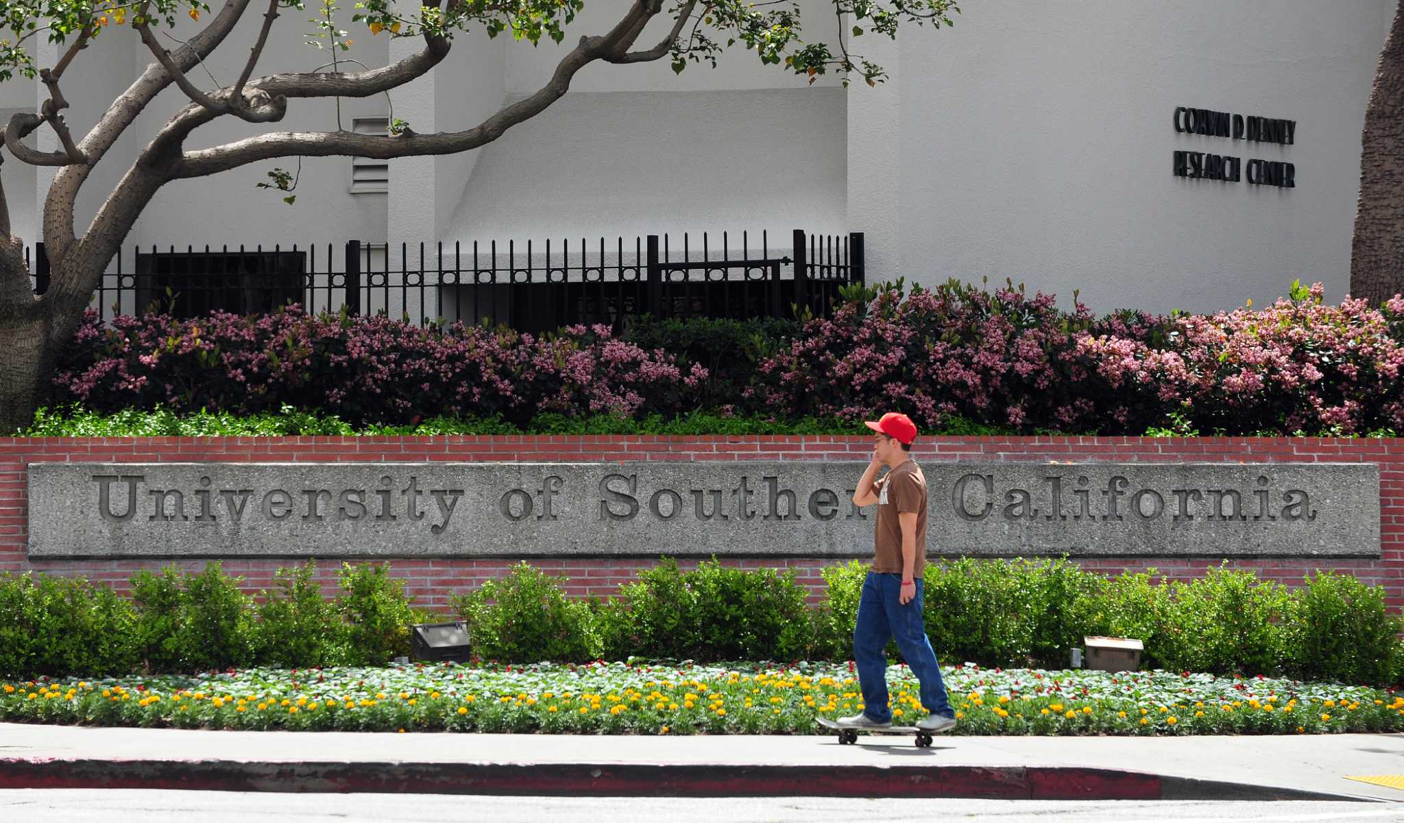 Professor fatally stabbed on USC campus, student arrested - San Francisco Chronicle