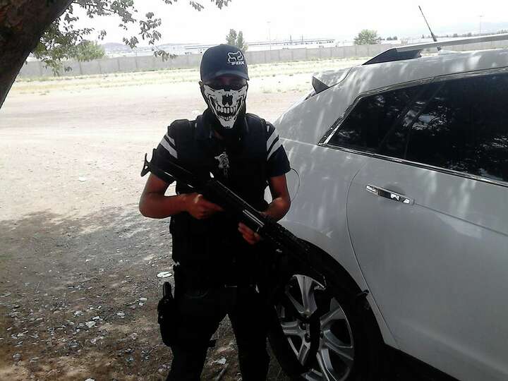 Mexican cartel sicarias armed to the teeth in latest photos