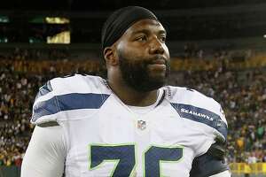 Seahawks OT Okung signs with Broncos - Photo