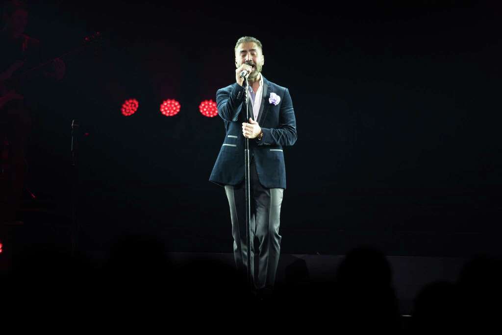 Alejandro Fernandez performs at Toyota Center<br />on Dec. 4. Photo: Jamaal Ellis, For The Chronicle / ©2015 Houston Chronicle