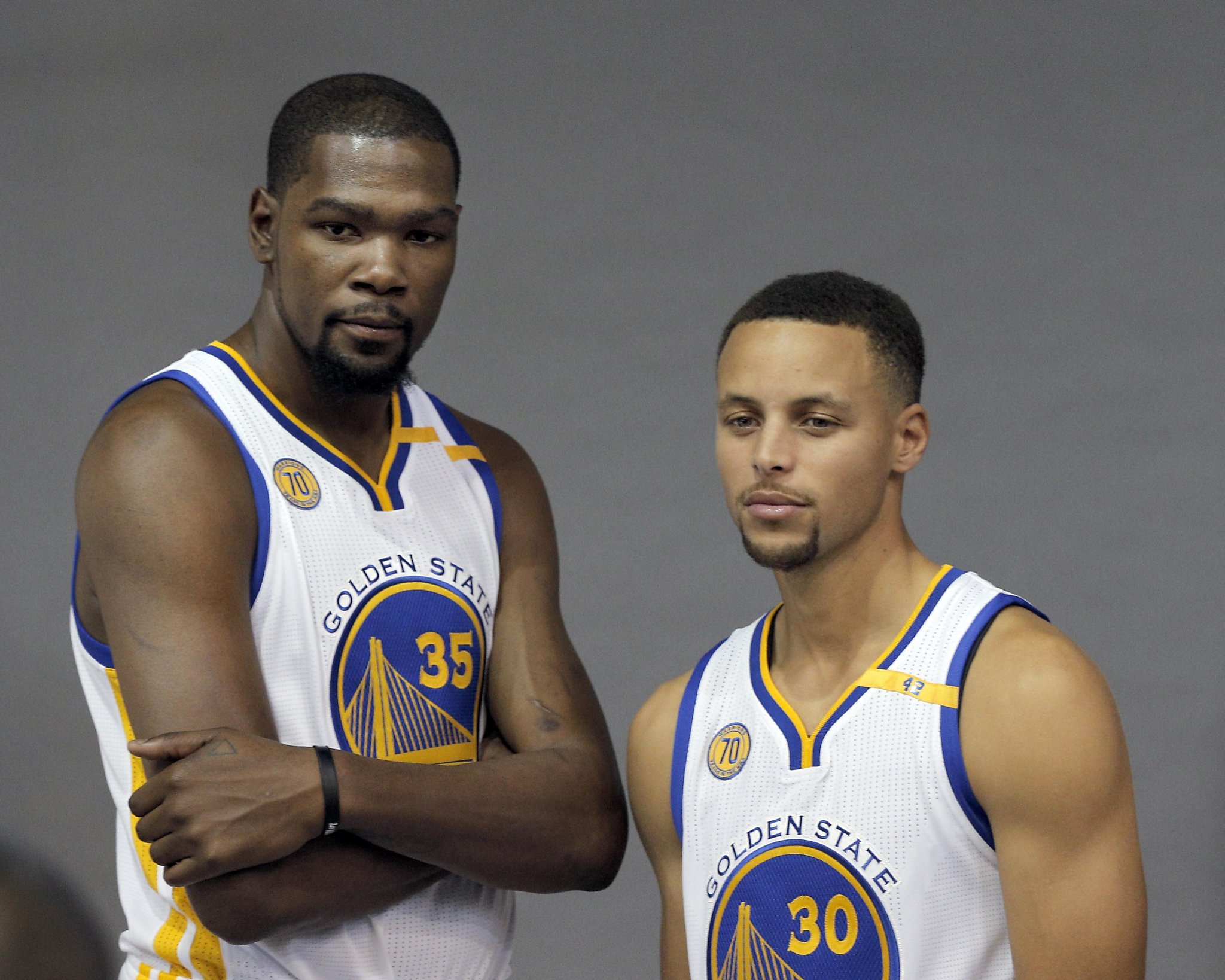 Kevin Durant moves past criticism, starts fresh with Warriors