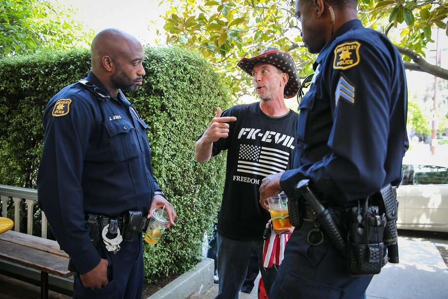 At Coffee With a Cop, David Tomes talks to Berkeley police Officers Jumaane Jones and Spencer Fomby. Photo: Gabrielle Lurie, The Chronicle