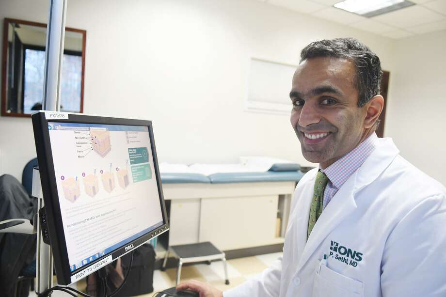 Dr. Paul Sethi is an orthopedic surgeon at the ONS practice in Greenwich, Conn. Sethi and his partners are increasingly using non-opioid approaches to treat post-surgical pain. Photo: Keelin Daly / For Hearst Connecticut Media / Greenwich Time Freelance