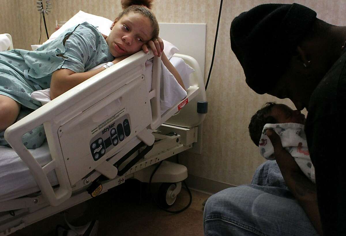 Brijjanna Price, 16, watches as her baby's father Quindell Anderson connects with their newborn daughter La'Mya Deshawna Price, Friday Nov. 9, 2012, at the Alta Bates Medical Center, in Berkeley, Calif. Photo: Lacy Atkins, The Chronicle