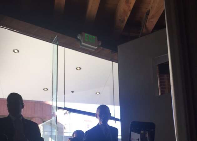 The crowd went wild when President Obama dined at a San Francisco restaurant last night