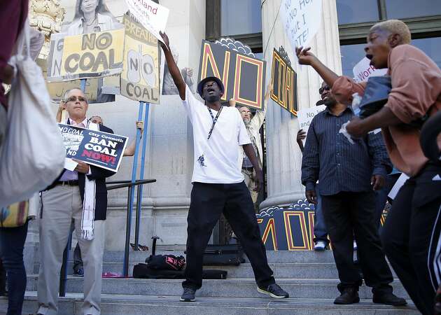 Hundreds pack Oakland City Hall for coal ban vote