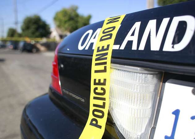 Man shot to death near Oakland-Berkeley border