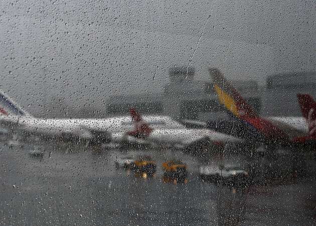 Average SFO delays running 4.5 hours as storm circles