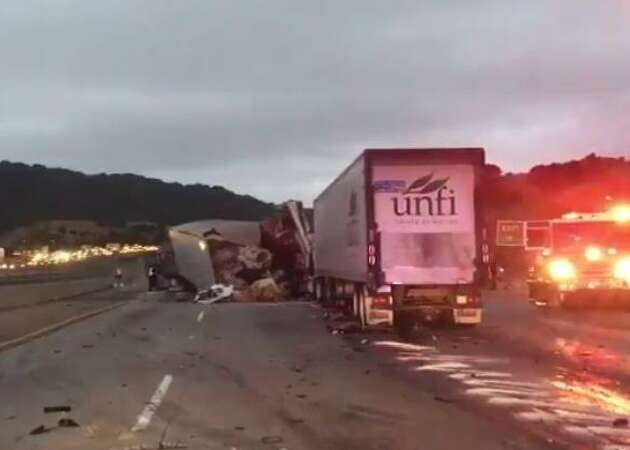 1 dead after two big rigs crash on I-580 near Castro Velley