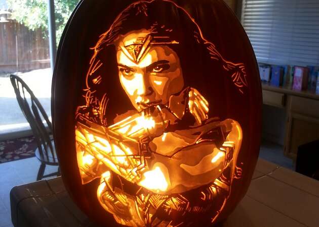 'I picture the world in orange': How a NorCal mortgage broker became a full-time pumpkin carver